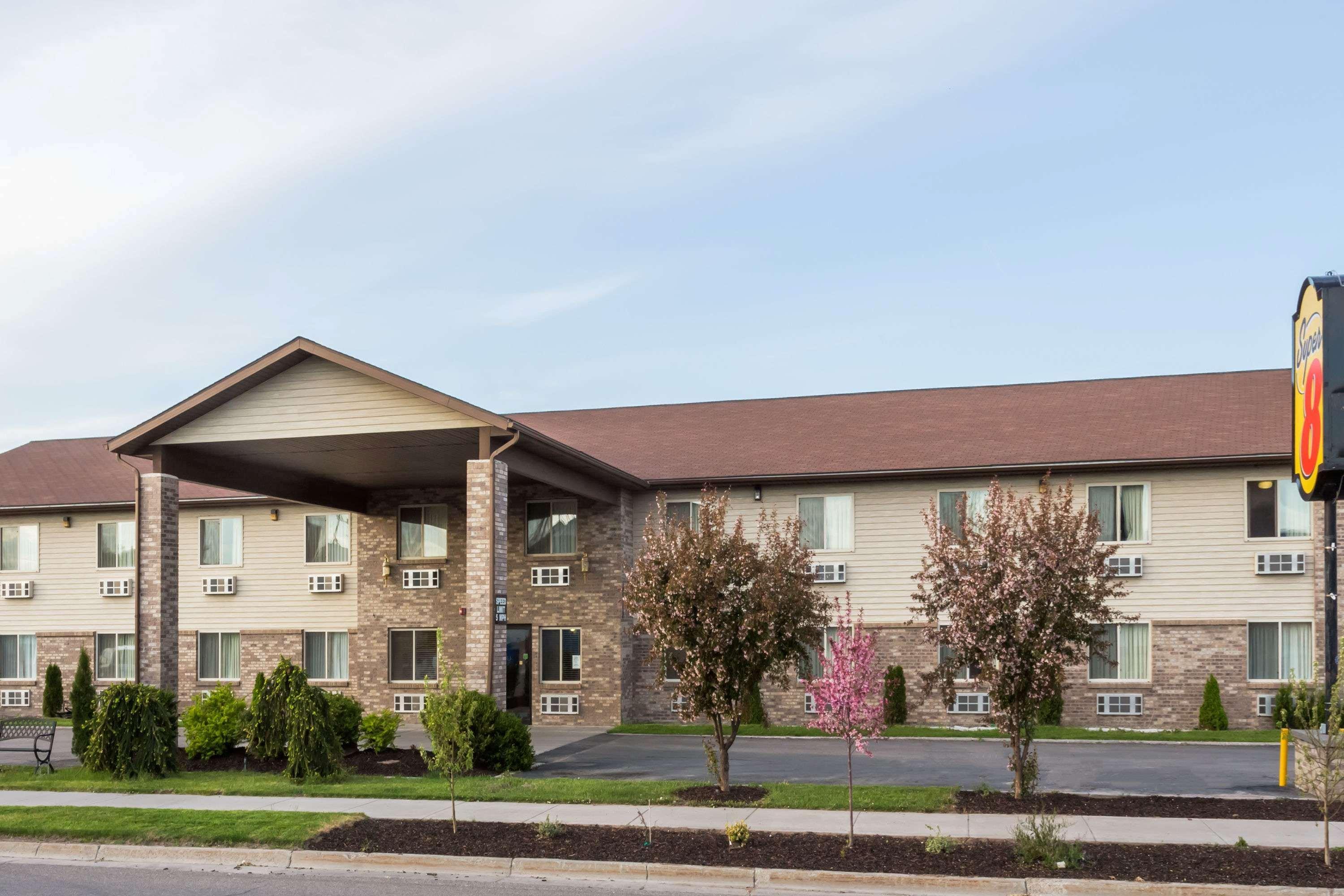 Super 8 By Wyndham Rexburg Hotel Exterior photo