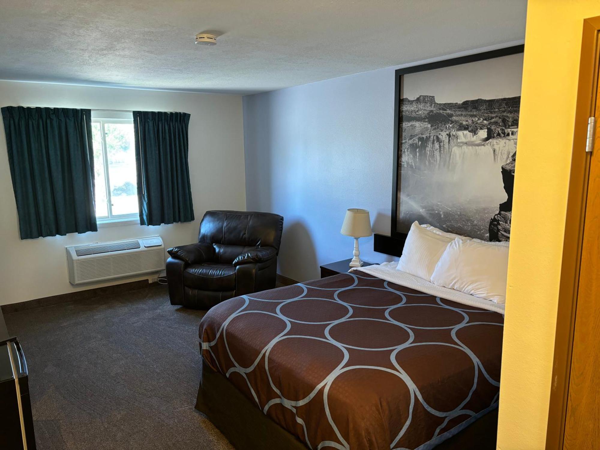 Super 8 By Wyndham Rexburg Hotel Exterior photo